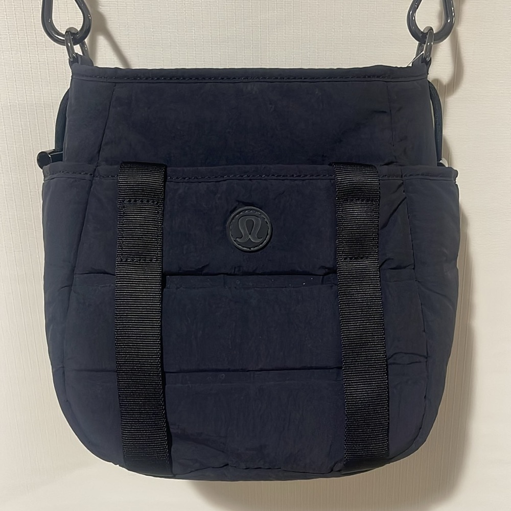 NWOT LULULEMON Dash All Day CrossBody Bucket Black Bag - Picture 3 of 17